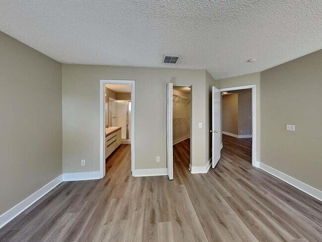 Building Photo - 9220 Arborwood Cir
