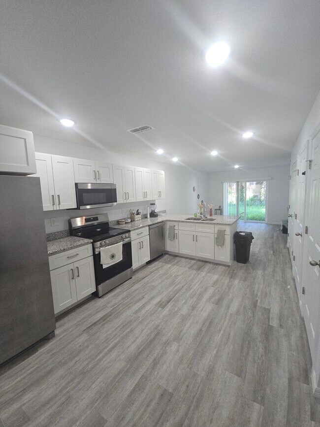 Foto del edificio - 302-304 Ave P NW