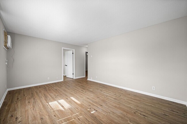 Foto del edificio - 111 Tandy Dr