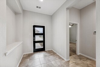 Building Photo - 142 Dina Ln