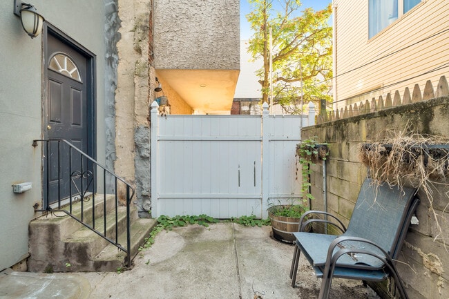 Building Photo - 1310 S Opal St