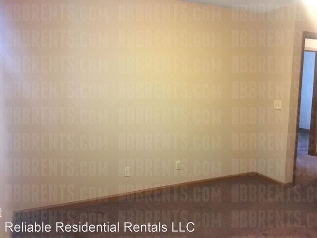 Building Photo - 3 br, 2 bath House - 2001 Monarch Drive,