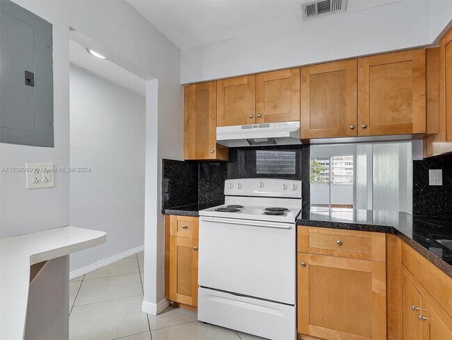 Foto del edificio - 1671 NE Miami Gardens Dr