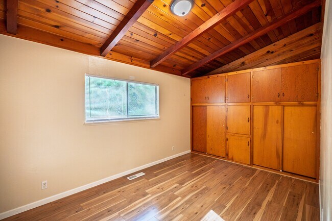 Foto del edificio - 951 Shaws Flat Rd