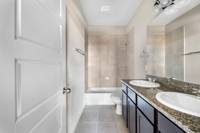 Building Photo - 3 Bedroom, 2 Bath Duplex in Georgetown