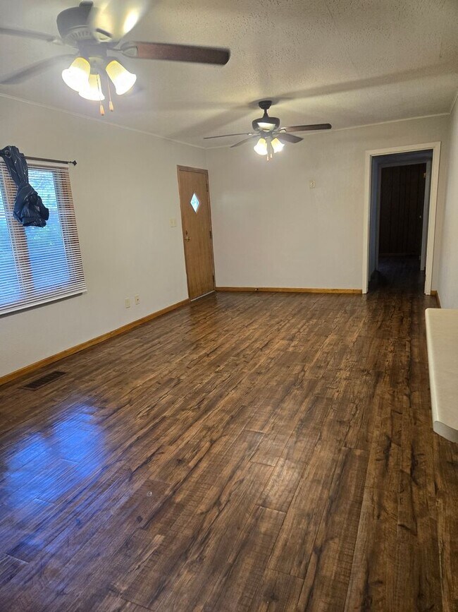 Foto del edificio - Cozy 3 Bedroom on Corner lot