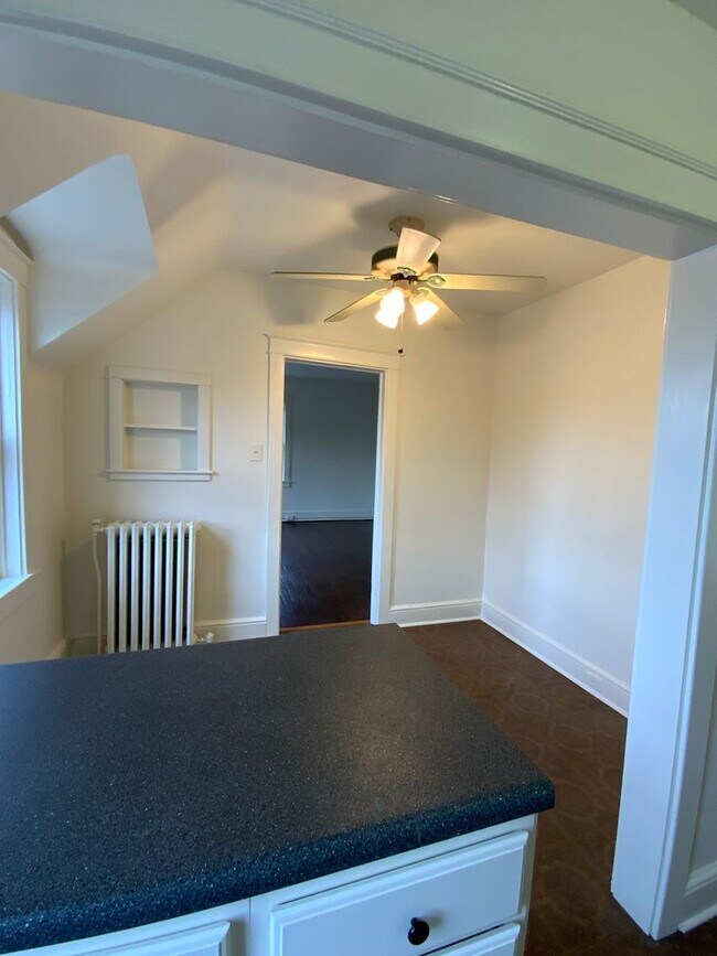 Building Photo - 1405 Oregon Pike