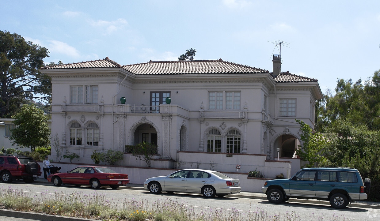 Primary Photo - 4800 Park Blvd