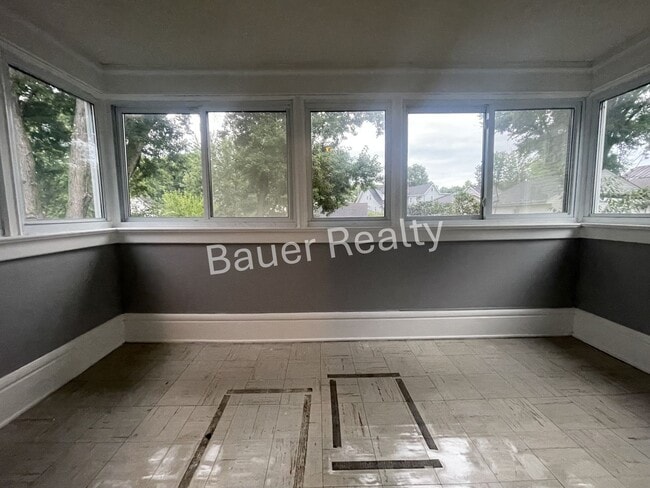 Building Photo - Large Four Bedroom Home