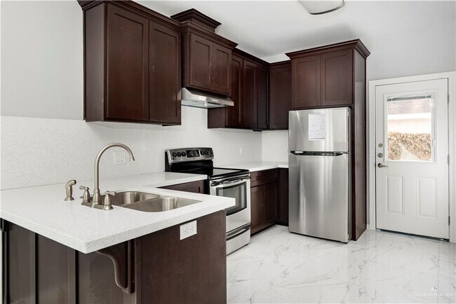 Foto del edificio - 15 E SGT Leonel Trevino Rd