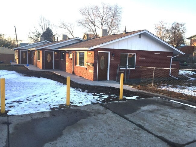 61-65 S Quitman - 61-65 S Quitman Apartment