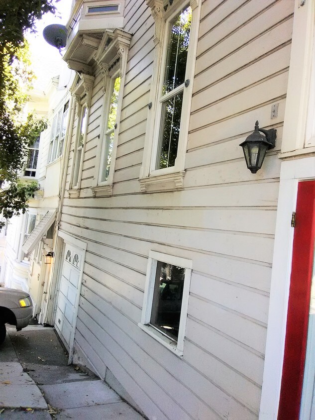 Primary Photo - 62 Hattie St
