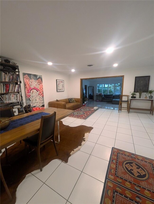 Building Photo - 220 SE 1st St