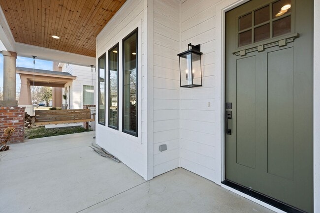 Building Photo - Luxury Rental in the Heart of the Rose District