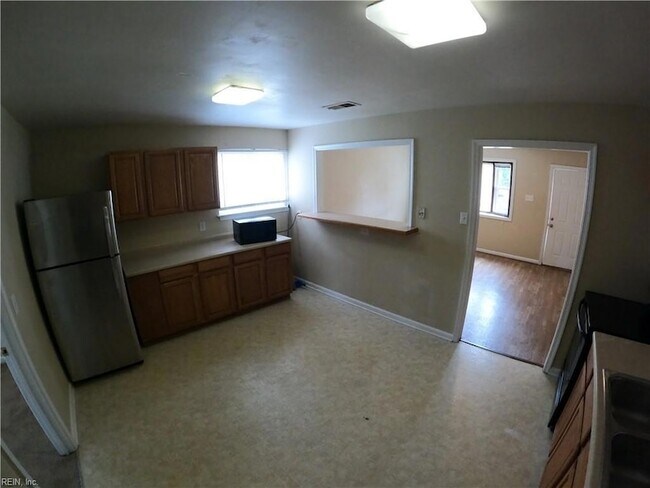 Building Photo - 1410 W 39th St