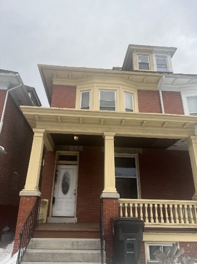 Building Photo - 19 S 19th St