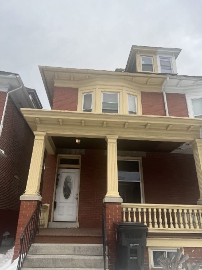 Building Photo - 19 S 19th St