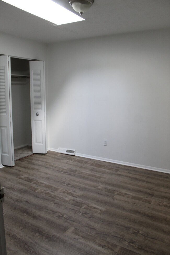Foto del edificio - 534 Fallowfield Ave