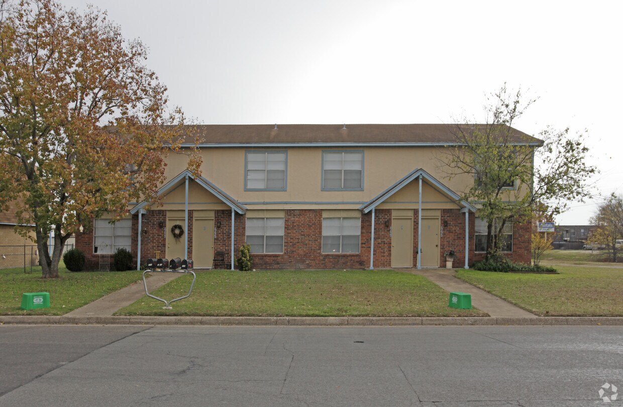 449 SW Thomas St, Burleson, TX 76028 Apartments in Burleson, TX