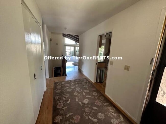 Building Photo - A must see, townhome in great location!