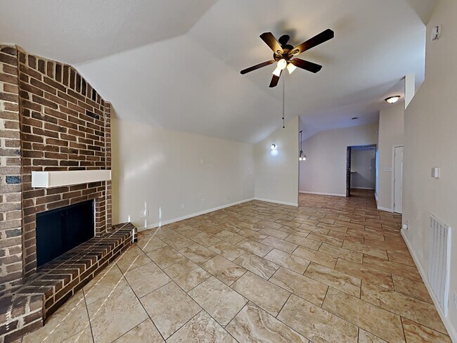 Foto del edificio - 19607 Lake Hollow Ln