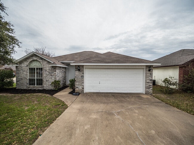 Building Photo - 4701 Silver Leaf Ct