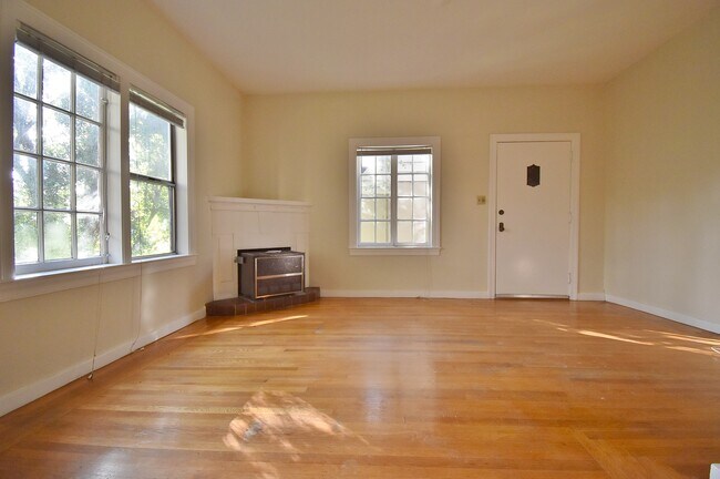 Building Photo - 442 Merritt Ave