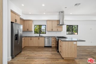 Foto del edificio - 5806 Kester Ave