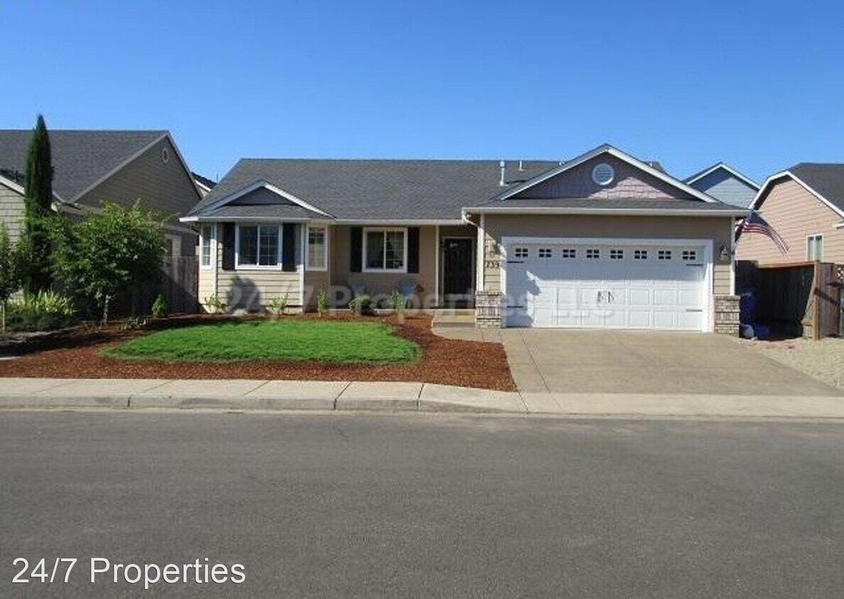 739 Kelsey Loop, Molalla, OR 97038 House Rental in Molalla, OR