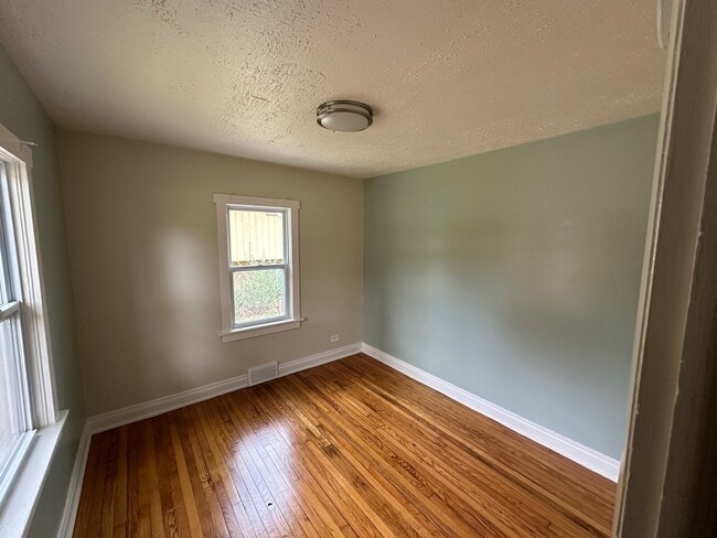 Building Photo - 203 Bonnie Brae Ave