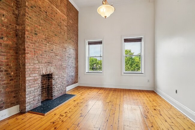 Foto del edificio - 353 E 58th St