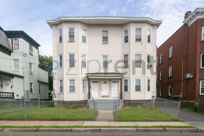 Building Photo - Unit 1L