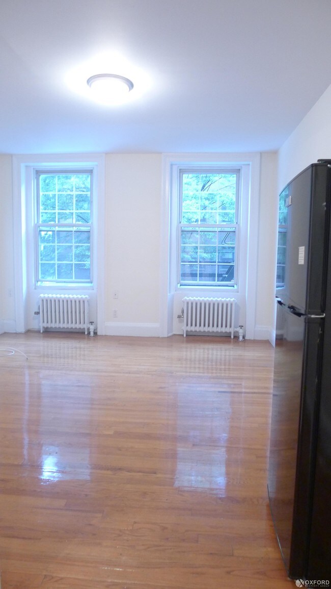 Building Photo - 226 East 59th Street