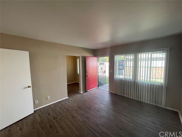 Building Photo - 840 N Angeleno Ave