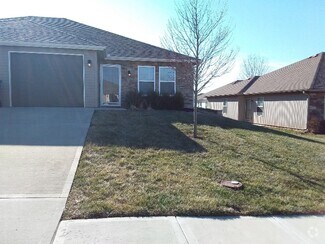 Building Photo - 123 SW Rose Garden Ln
