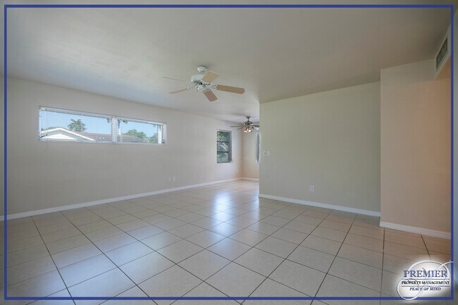 Foto del edificio - ** LAKE PARK ** 3 BED / 2 BATH POOL HOME -...