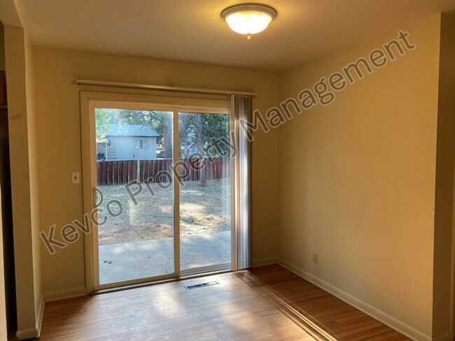 Building Photo - 1313 Fairview Dr