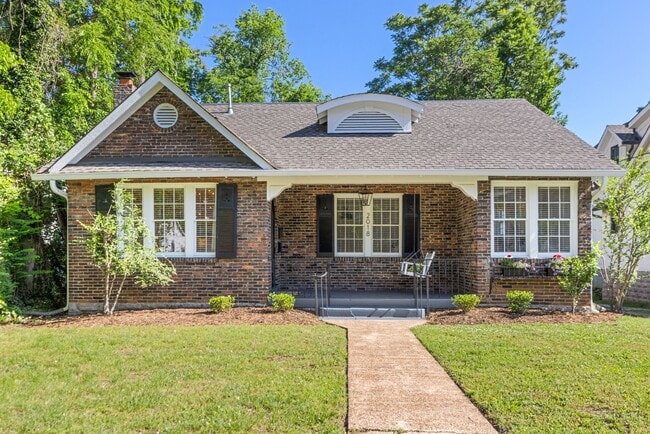 Building Photo - 2018 Sweetbriar Ave
