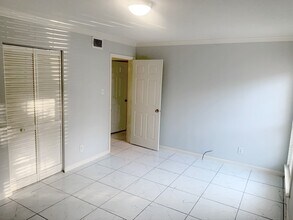 Building Photo - 5550 N Braeswood Blvd