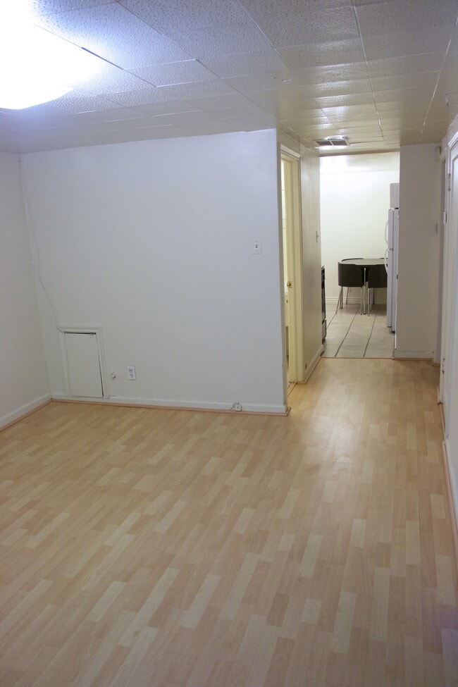 Entrance/Living - 2294 S 2000 E