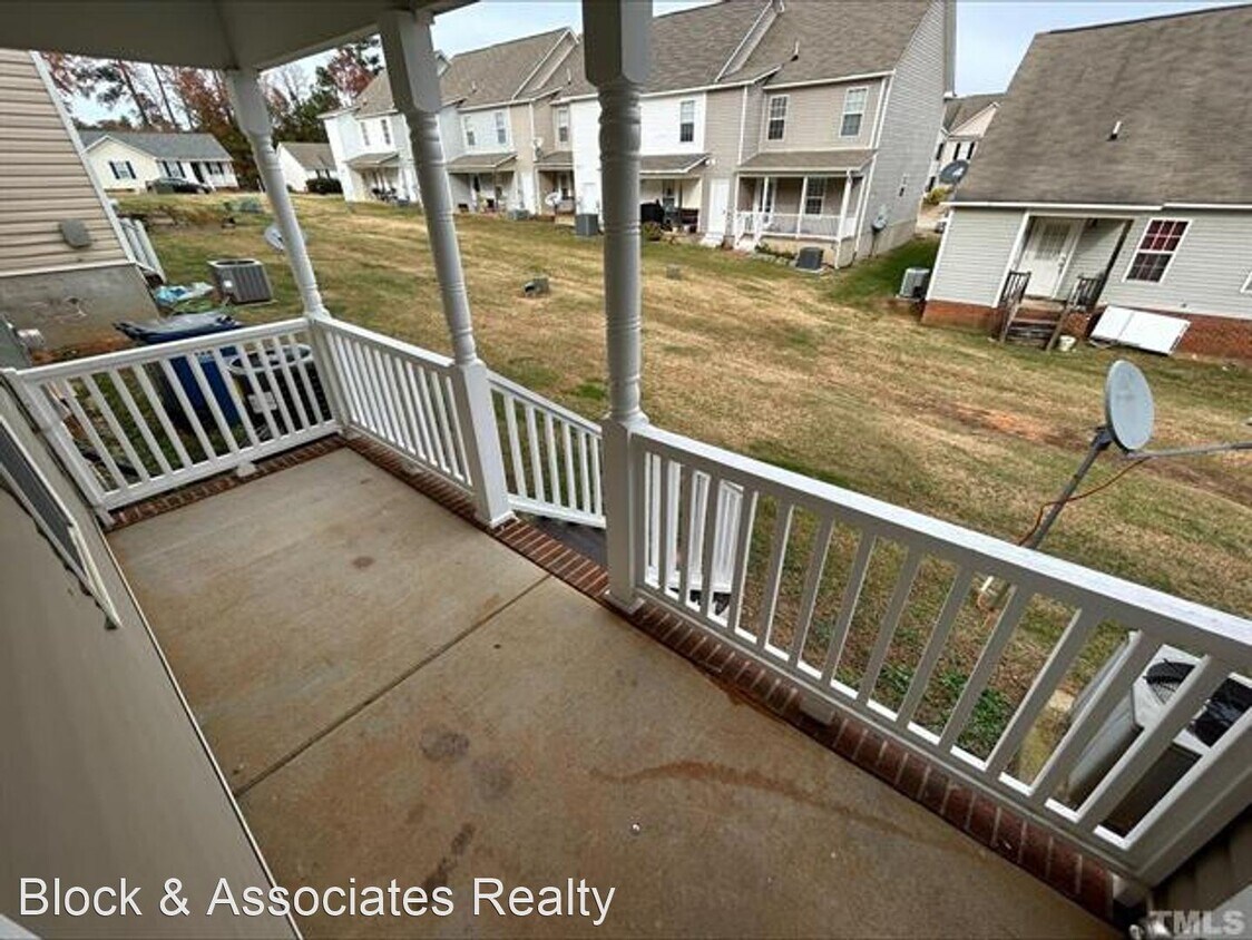 Foto principal - 3 br, 2.5 bath House - 401 Whitehall Court