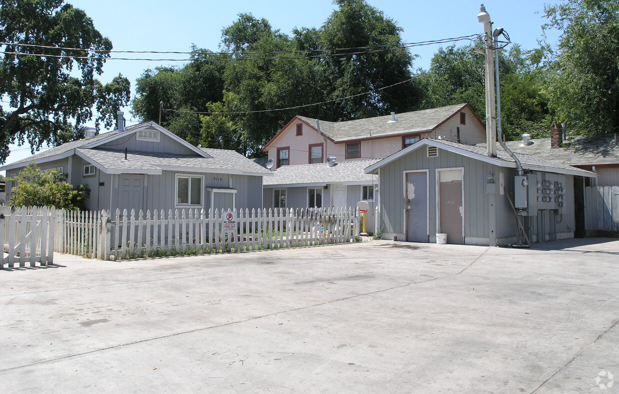 Building Photo - Sheltered Oaks Community