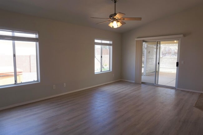 Building Photo - 1388 Skyline Ave