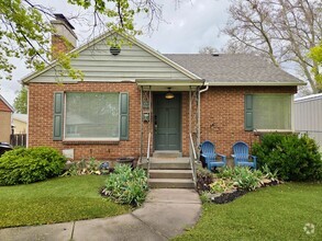 Building Photo - 1001 E Lorraine Dr