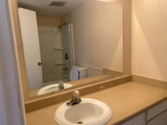 Building Photo - 260 W Van Fleet Dr