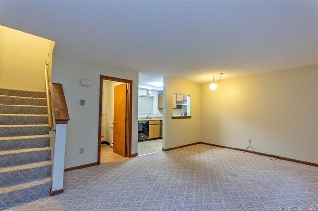 Building Photo - 6 Clearwater Ln