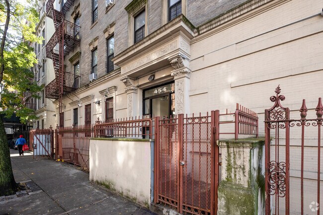 Entrance - 2095-2097 Amsterdam Ave