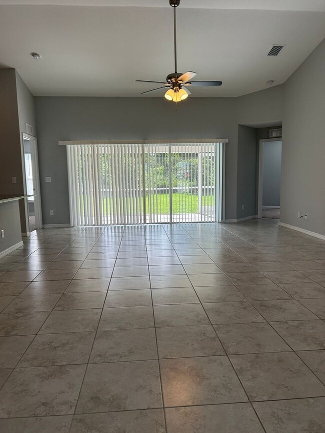 Building Photo - Welcome Home To This 4-Bedroom, 2-Bath, 2-...