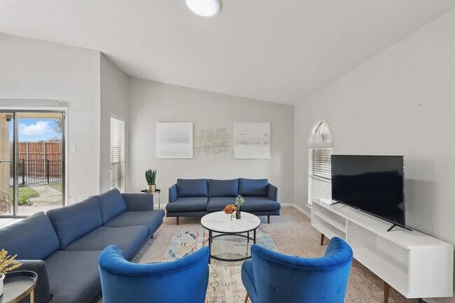 Foto del edificio - 3454 Livingston Ln