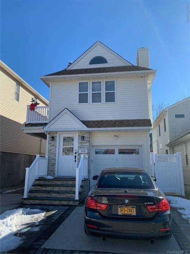 Primary Photo - 524 W Fulton St